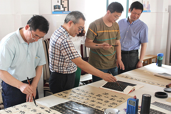中國人民大學、北京師范大學王學嶺書法工作室在安邦集團面授會(圖1)